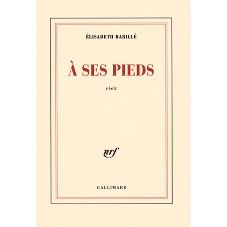 À ses pieds
