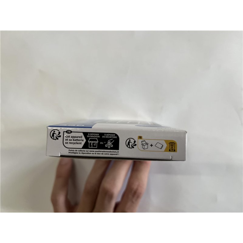 Image secondaire de Genie calculatrice 10 chiffres 330 plat avec dual-power (solaire et piles)-avec housse-argent