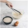 Lacor - 61627 - Fouet manuel - Grattoir en silicone - Batte et cueille le mélange - Inox - Manche ergonomique - Certifié LFGB - 