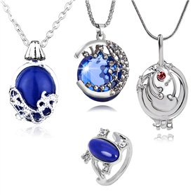 HJYZY The Vampire Diaries - bijoux autocollants Set - Katherine,Elena Gilbert - Médaillon ouvrant verveine et galaxie - Pendenti HJYZY The Vampire Diaries - bijoux autocollants Set - Katherine