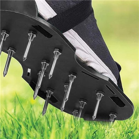 Chaussures d'a&eacute;ration de gazon Garden Mile&reg; - A&eacute;rateur de gazon avec pointes de 13&nbsp;x 5&nbsp;cm et sangles