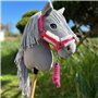 Hobby Horse Ensemble d'accessoires Licol moumoute Rose avec Longe et Bonnet Anti-Insectes Rose pour activité de Hobby Horsing.