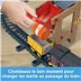 Fisher-Price Coffret de Construction Diesel Thomas et ses Amis avec circuit, locomotive motorisée et wagon de marchandise, pour 