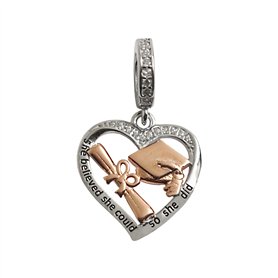 MariaFonte Charm Nouveau 2025 Compatible Toutes Les Marques Pendentif Coeur Diplôme Parchemin Chapeau Anniversaire Pendentifs Or MariaFonte Charm Nouveau 2025 Compatible Toutes Les Marques Pendentif Coeur Diplôme Parchemin Chapeau Anniversaire Pendentifs Or