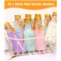 Lot de 30 mini bouteilles de liqueur en plastique réutilisables de 50 ml, avec bouchons à vis, brosse de nettoyage et 2 entonnoi