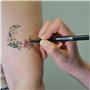 Grim'Tout - Feutre de Tatouage Temporaire Noir - Encre Sans Danger pour la Peau - Vegan - Pointe Extra-fine - Longue Tenue - Loi