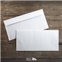 RAYLU PAPER - Lot de 500 enveloppes blanches en papier avec fermeture auto-adhésive pour envoi de documents et lettres, facile à