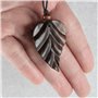 Collier ISLAND PIERCINGS N150 avec pendentif en forme de feuille - En bois - Fait à la main - Longueur réglable