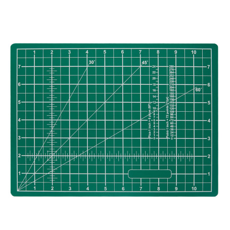 MANUFORE Tapis de découpe A4 autoguérissant double-face 30 x 22 cm – vert, 5 couches en PVC, avec repères en cm/pouces – idéal p