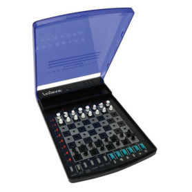 Le jeu d'échecs électronique de voyage Le jeu d'échecs électronique de voyage