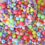 YIEUR Lot de 860 perles multicolores à enfiler - 6/8/10/12 mm - Perles en vrac mates avec trou - Perles décoratives rondes pour 