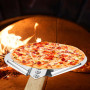 Magrimaxio 7 Pouces pelle a pizza perforée, spatule Pizza Paddle ronde en Aluminium Anodisé Dur, avec Résistance Aux Hautes Temp