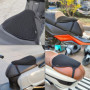 Pelucton Housse de Selle Moto Scooter avec Protection Solaire, Coussin de Siège Scooter en Maille Respirante, Protecteur de Sell