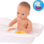 Götz 0754010 Poupée Nouveau-né Aquini Boy - Poupée de Bain de 33 cm de Haut avec Yeux Marron Peints et sans Cheveux - bébé de Ba