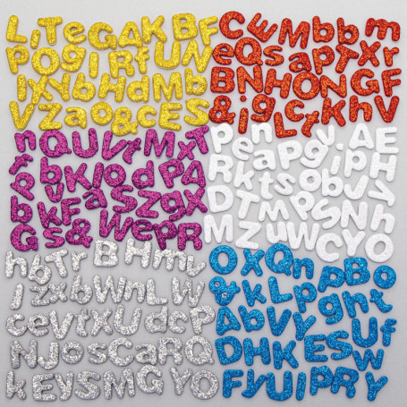 Baker Ross PJ134 Lettres pailletées rouges, blanches et bleues - paquet de 870, autocollants en mousse pour enfants, fournitures
