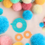 Curtzy Machine a Pompon en Plastique (Lot de 4) - 4 Tailles (3,5/5,5/7 et 9 cm) - Kit Pompons Loisirs Creatifs Réutilisable pour