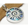 Pendentif en argent sterling avec motif « spirale solaire » en coquillage d'ormeau, Argent sterling