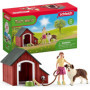 SCHLEICH Farm World | Niche pour Chien 42376 | Coffret avec Niche, Figurine de Fille & Accessoires | Jouet Ferme dès 3 Ans | 11 