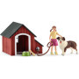 SCHLEICH Farm World | Niche pour Chien 42376 | Coffret avec Niche, Figurine de Fille & Accessoires | Jouet Ferme dès 3 Ans | 11 
