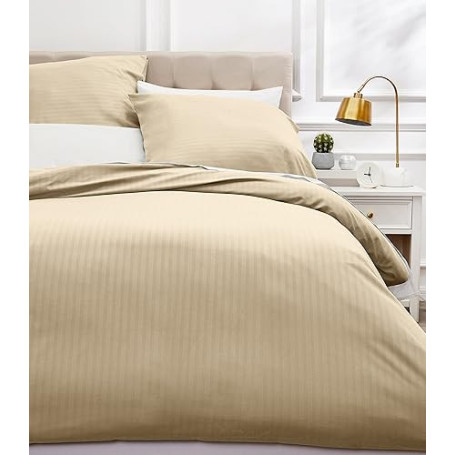 Amazon Basics Parure de Lit King Size 3 Pièces en Microfibre, Housse de Couette 240 x 260 cm et 2 Taies d'oreiller 65 x 65 cm, B