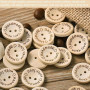 OUDQFCJ 50Pcs Bouton en Bois 20mm“handmade with love”Motif Coeur Forme Ronde Artisanat Couture Mercerie Bricolage pour Chaussett